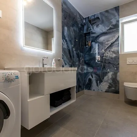 Smaragd - Rubin - Luxury With Shared Pool Apartment