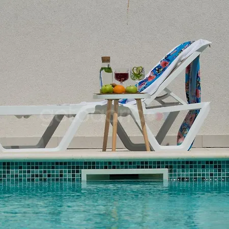 Smaragd - Rubin - Luxury With Shared Pool Apartment *