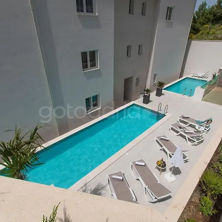 Apartment Smaragd - Rubin - Luxury With Shared Pool Makarska