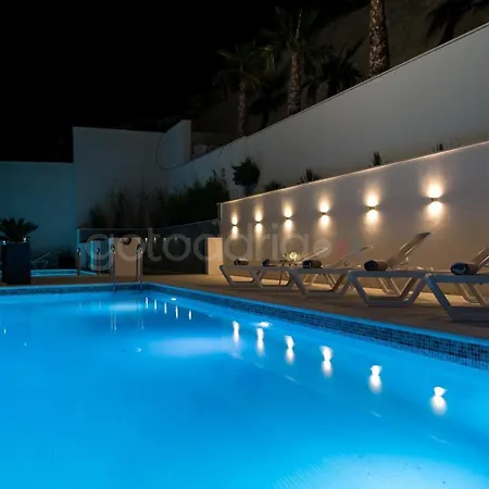 Smaragd - Rubin - Luxury With Shared Pool Apartment